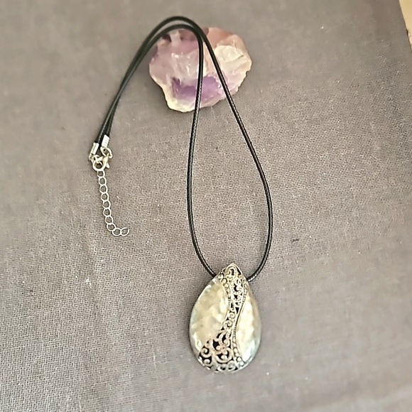 Premier Designs silver hammered filigree pendant on cord necklace - Picture 3 of 4